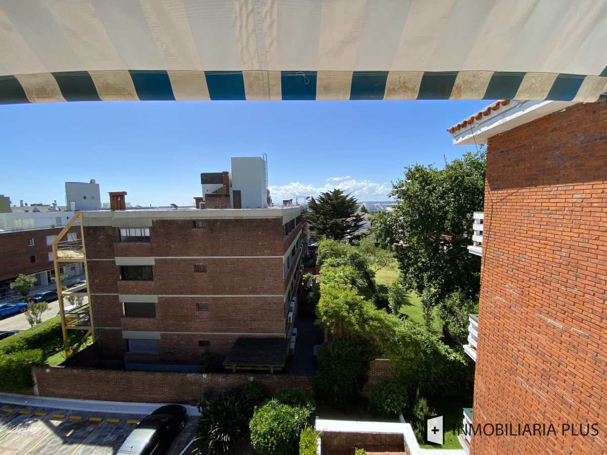 Apartamento ID.1388 - Alquiler de Apartamento de 3 Dormitorios, Garaje y 2 Baños en la península de Punta del Este