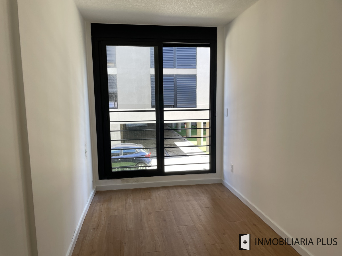 Apartamento ID.1164 - Alquiler de Apartamento en Aguada de 2 Dormitorios al Frente en Montevideo