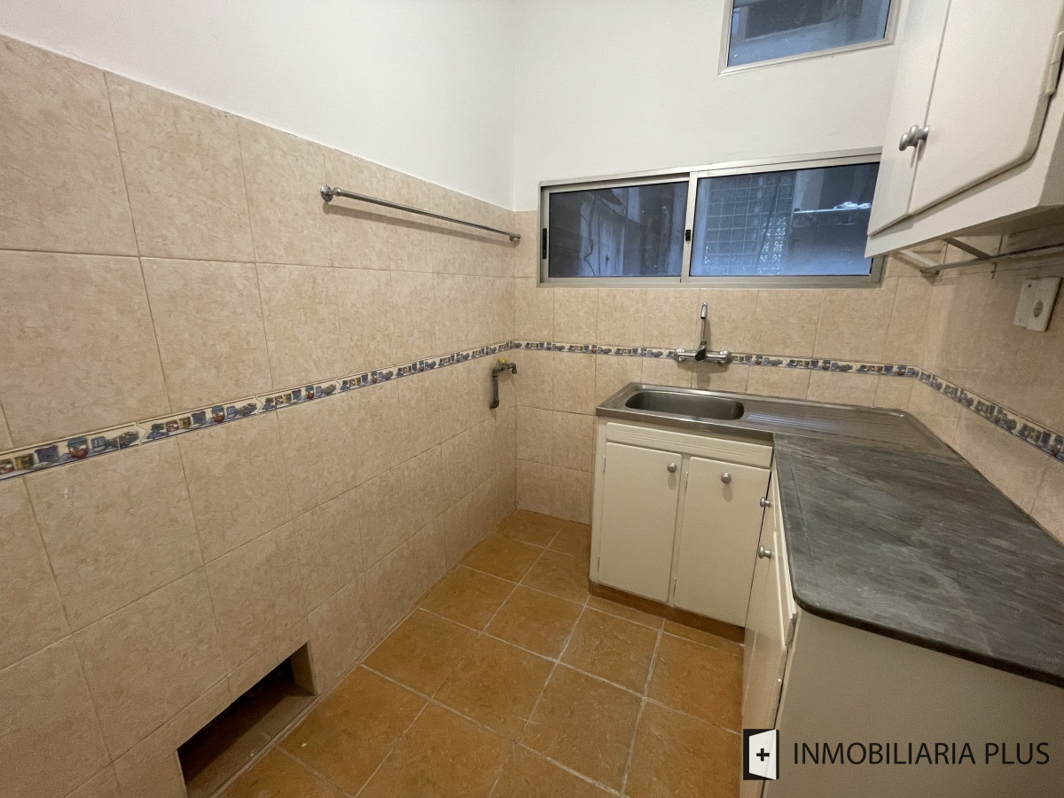 Apartamento ID.1343 - Alquiler de apartamento de 2 dormitorios reciclado en Brandzen y Paullie a 100 mts de 18 de Julio Montevideo