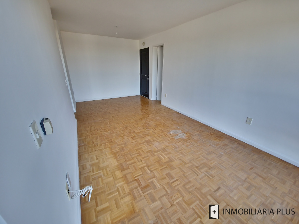 Apartamento ID.379 - Alquiler de Apartamento 1 Dormitorio en Malvín con Barbacoa C890 Acepta Mascotas