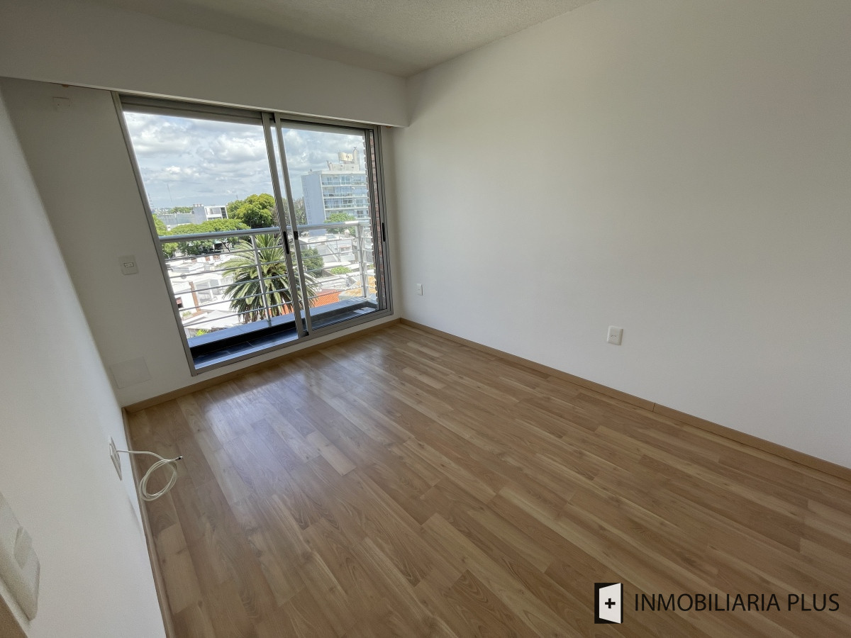 Apartamento ID.1109 - Venta de Apartamento de 2 Dormitorios en Tres Cruces, con Barbacoa, Juegos Infantiles y más 
