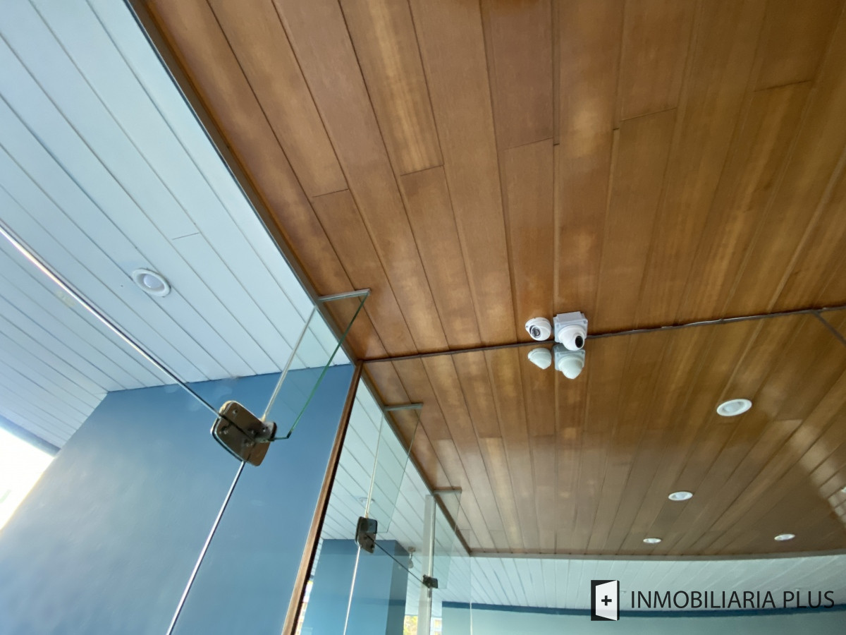 Apartamento ID.955 - Alquiler de Apartamento a pasos del puerto y la playa de Punta del Este con 2 dormitorios y piscina