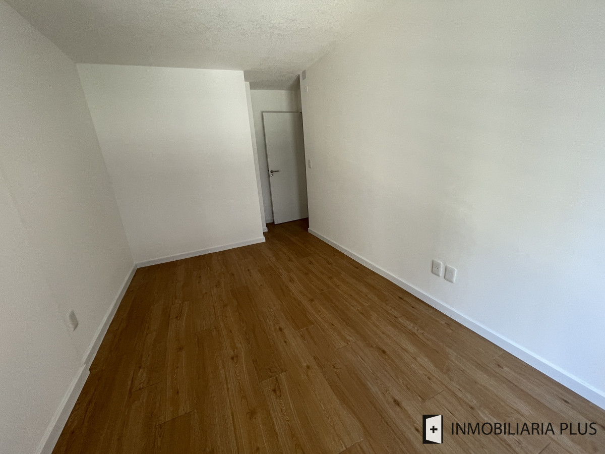 Apartamento ID.1164 - Alquiler de Apartamento en Aguada de 2 Dormitorios al Frente en Montevideo