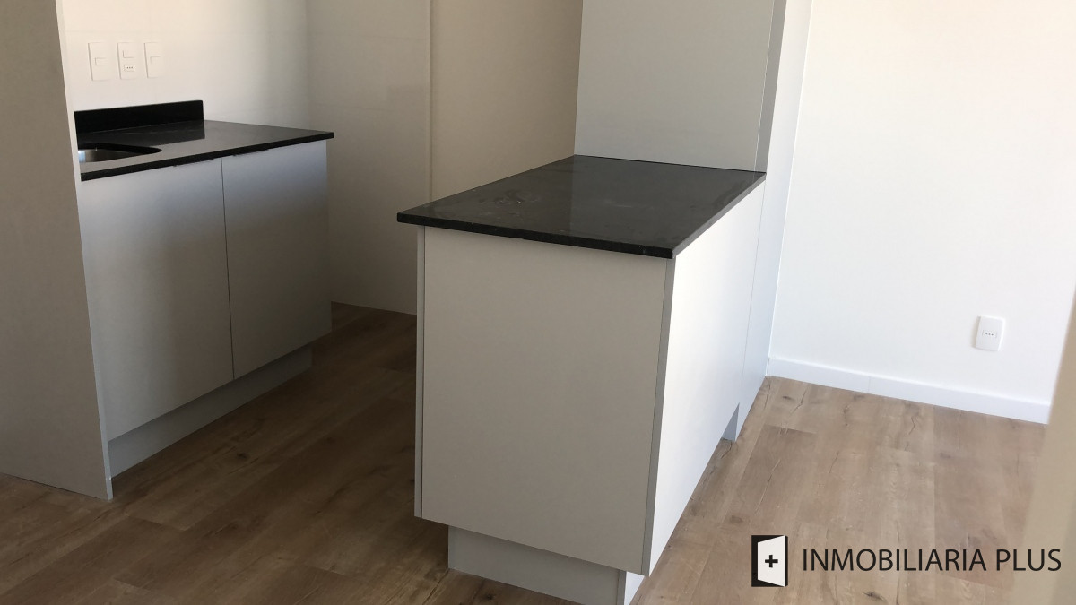 Apartamento ID.4 - Venta de Apartamento De 1 Dormitorio En Alquiler En El Centro Con Todos Los Servicios Frente A La Bahía De Montevideo C806-1209P