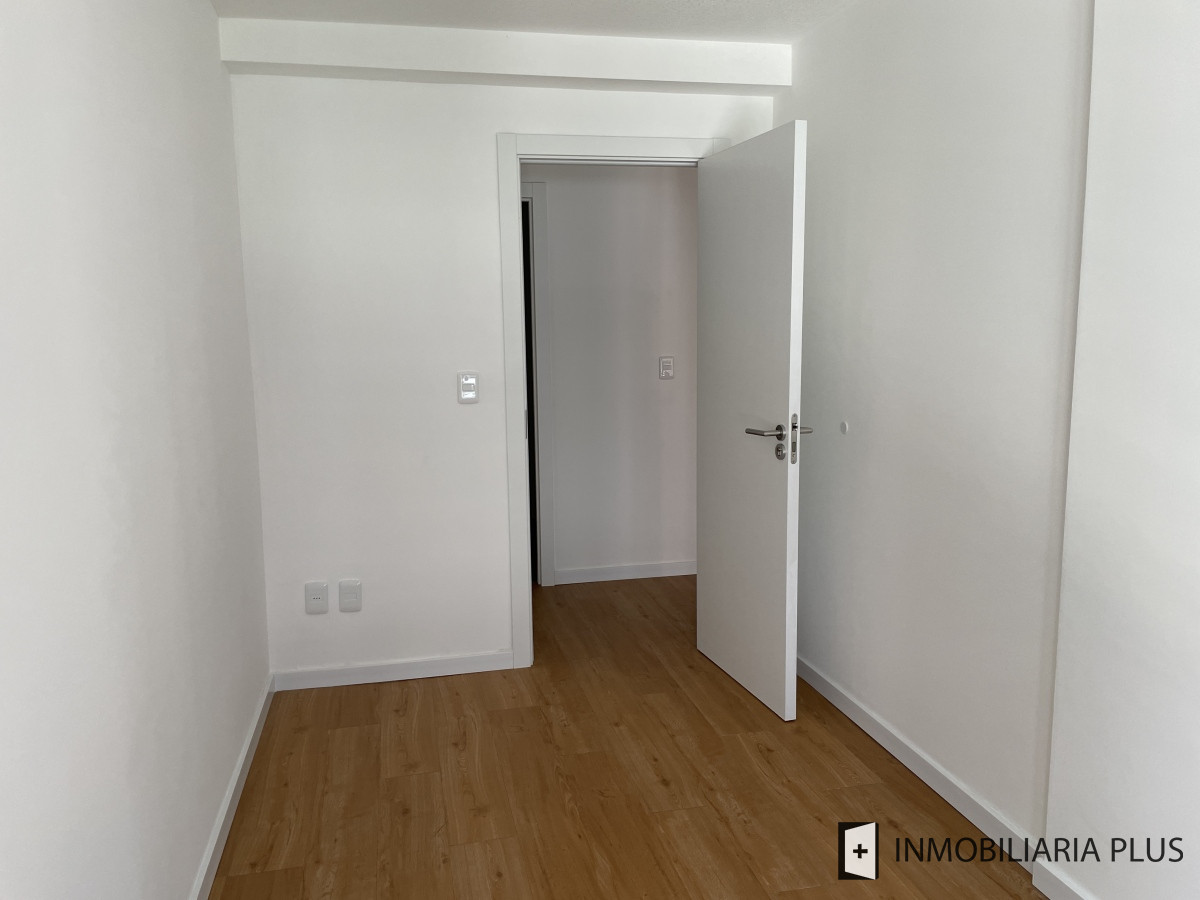 Apartamento ID.1164 - Alquiler de Apartamento en Aguada de 2 Dormitorios al Frente en Montevideo