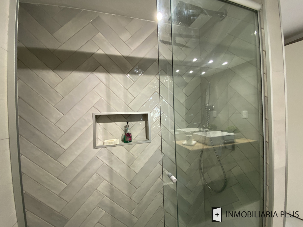 Apartamento ID.962 - Venta de Apartamento de 160 m2 en la Península a 200 MTS del MAR con Garaje, Gym y más en Punta del Este