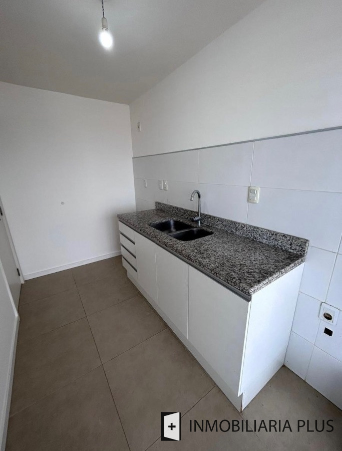 Apartamento ID.842 - VENTA de Apartamento en PARQUE BATLLE con 2 Dormitorios con cocina definida C842