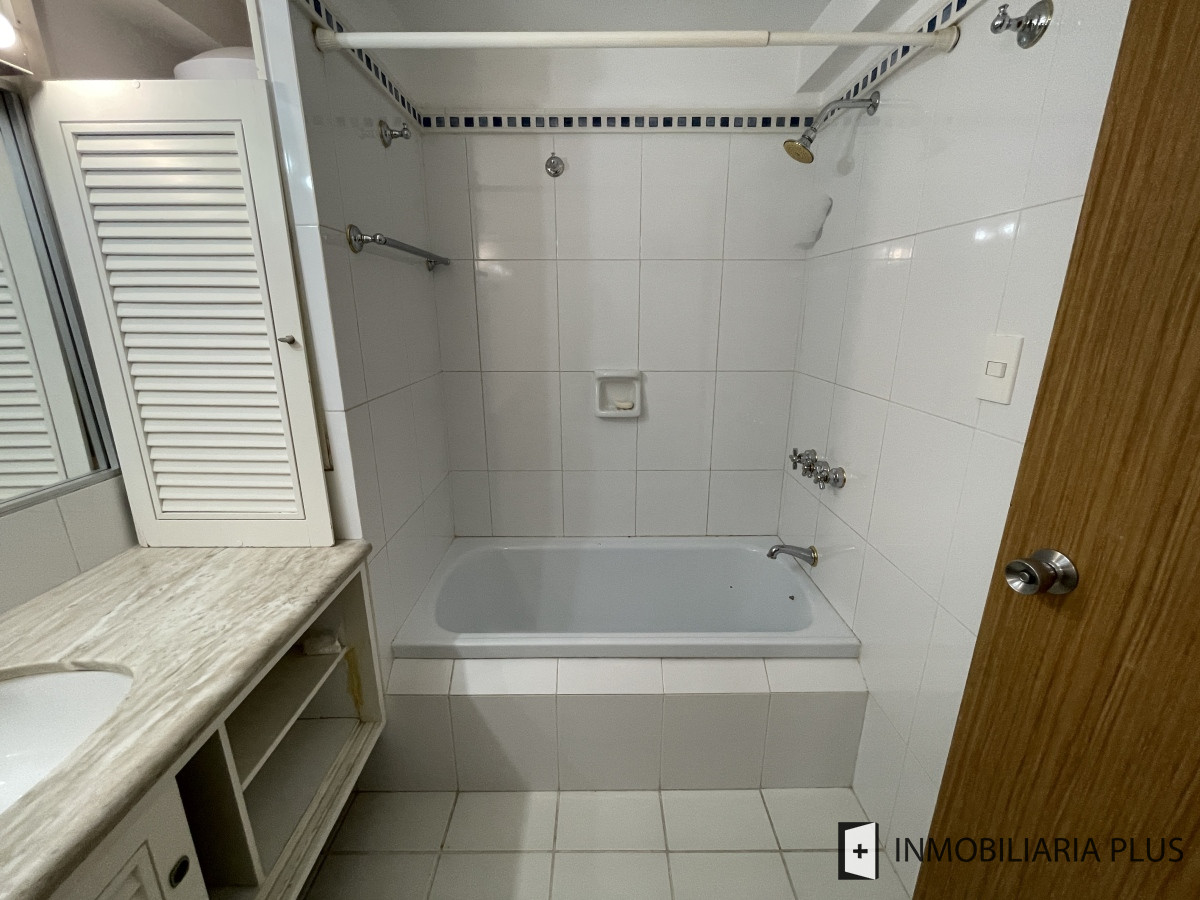 Apartamento ID.1314 - Alquiler de apartamento frente a la playa en Mansa con 4 Dormitorios, 4 Baños, con Parrillero, Gym, Juegos Infantiles, Garaje y más en Punta del Este