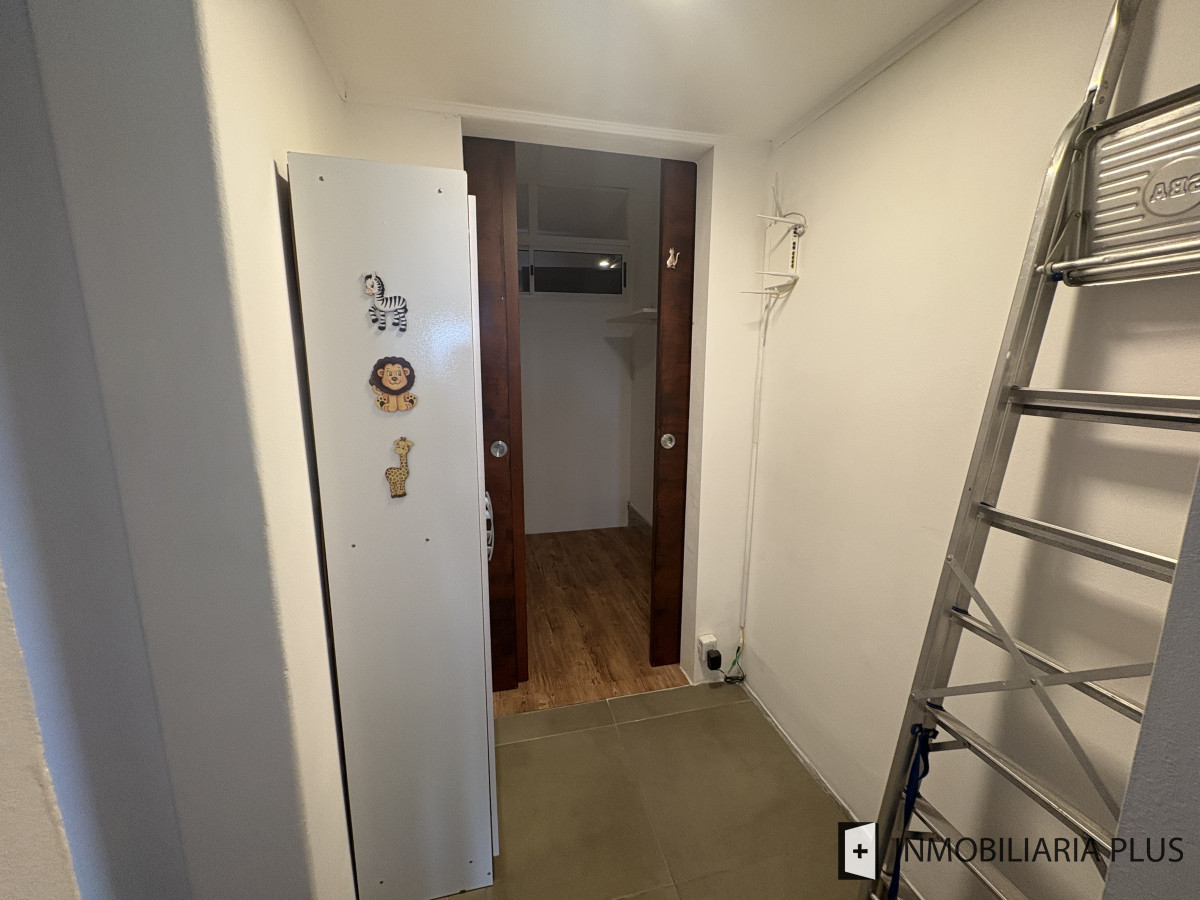 Apartamento ID.1449 - Venta de Penthouse de 1 Dormitorio y medio con Barbacoa Propia en el Centro de Montevideo sobre Av. 18 de Julio