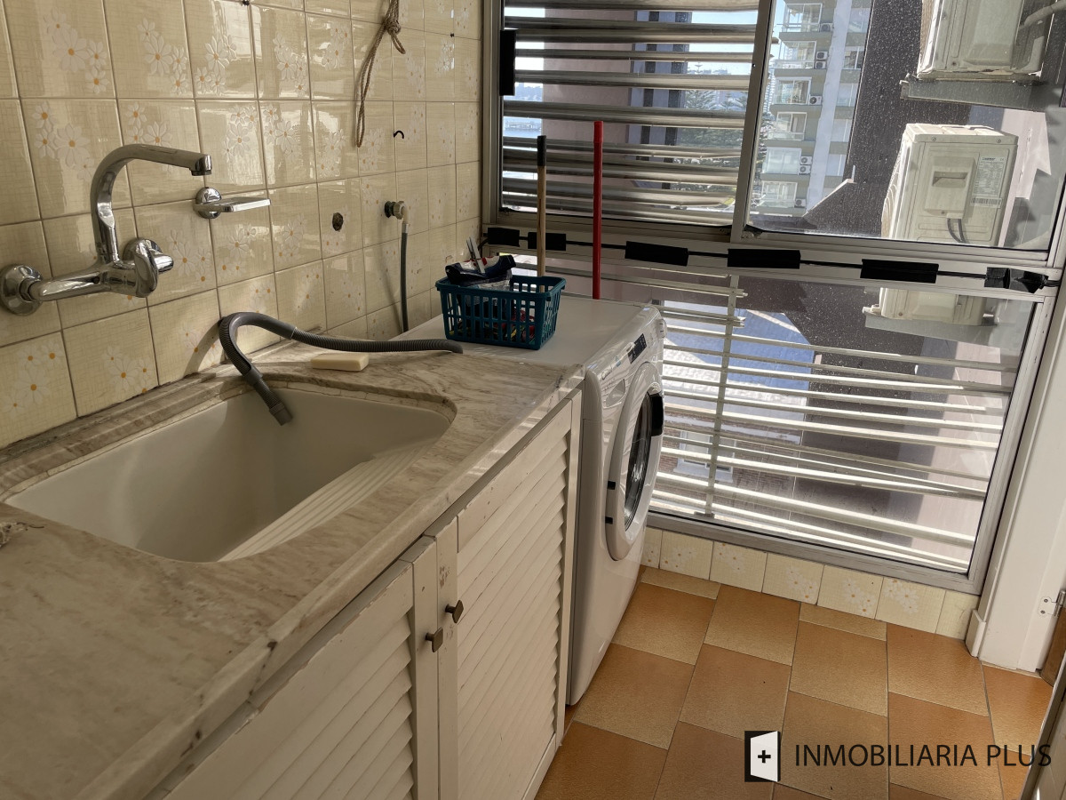 Apartamento ID.1314 - Alquiler de apartamento frente a la playa en Mansa con 4 Dormitorios, 4 Baños, con Parrillero, Gym, Juegos Infantiles, Garaje y más en Punta del Este