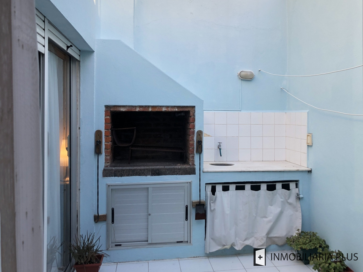 Apartamento ID.860 - Alquilo apartamento con PISCINA y parrillero propio para 4 personas a pasos del PUERTO de Puerto de Punta del Este C790A