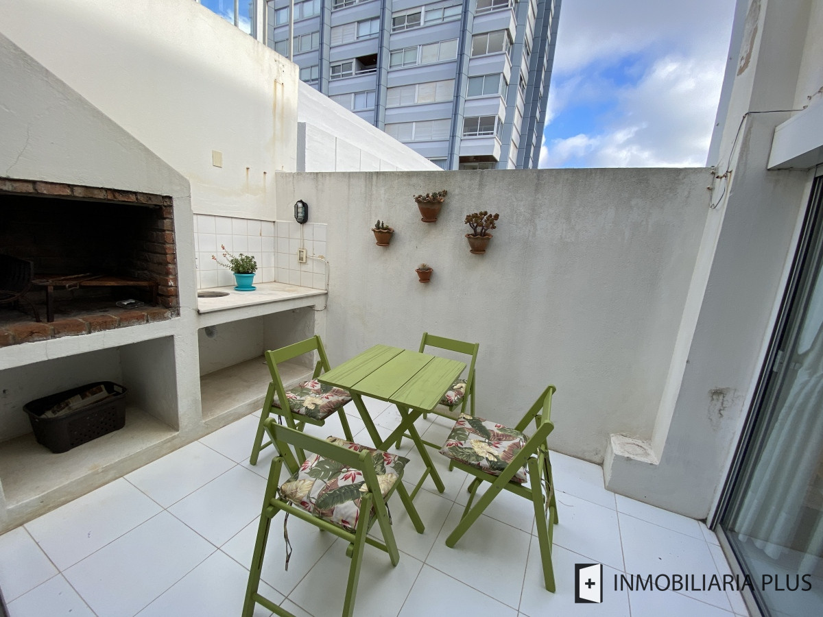Apartamento ID.305 - Apartamento a Pasos del PUERTO de PUNTA del ESTE con Piscina, Parrillero PROPIO y Garaje, 1 Dormitorio y bajos gastos
