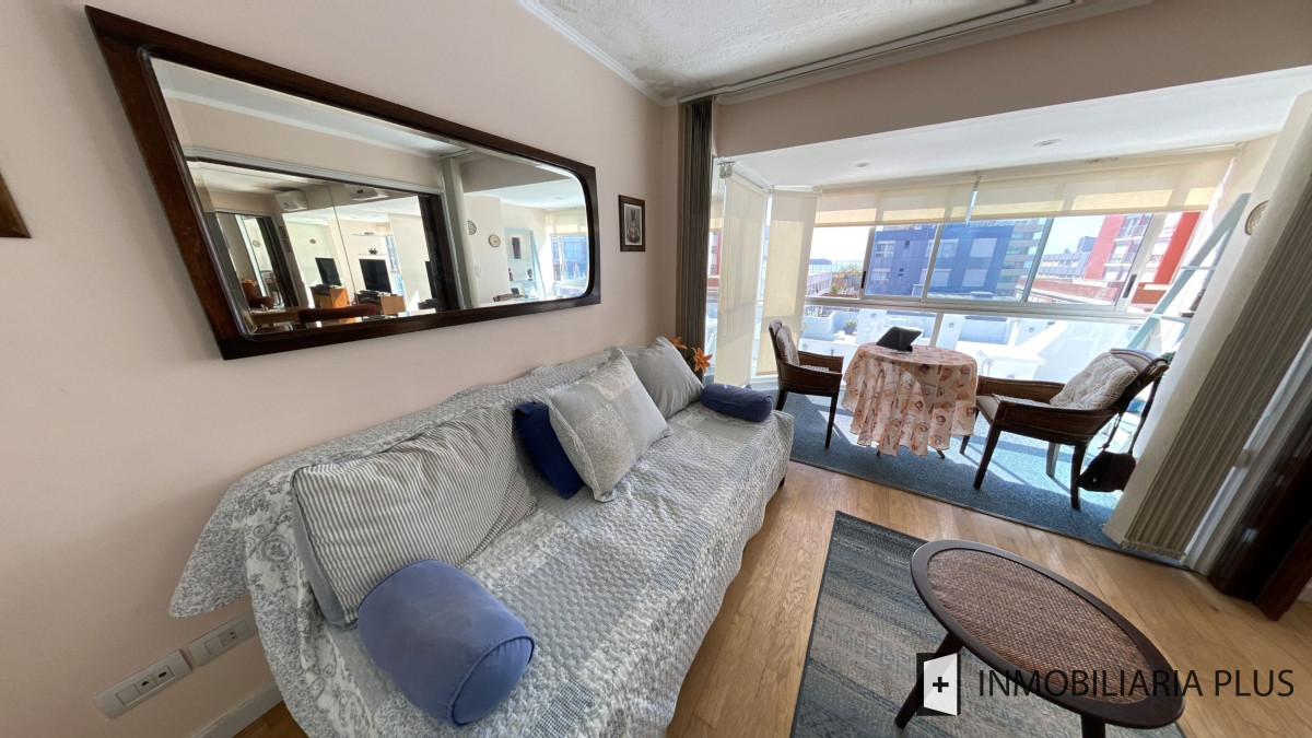 Apartamento ID.955 - Alquiler de Apartamento a pasos del puerto y la playa de Punta del Este con 2 dormitorios y piscina