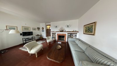 Apartamento Codigo #Alquiler de Apartamento de 3 Dormitorios 2 Garajes y 2 baños en la Península de Punta del Este