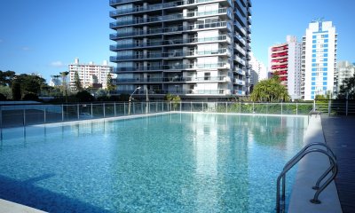 Apartamento 2 Dormitorios A Pasos De Los Dedos de Punta del Este Con Piscina Climatizada, Parrillero Privado Todos Los Servicios C797