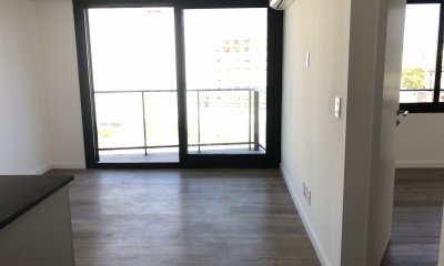 Venta de Apartamento De 1 Dormitorio En Alquiler En El Centro Con Todos Los Servicios Frente A La Bahía De Montevideo C806-1209P