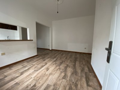  Apartamento en Venta reciclado de 2 Dormitorios en la Ciudad Vieja frente al Mercado del Puerto de Montevideo