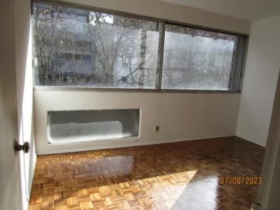  Alquiler de Apartamento de 1 Dormitorio en Plaza Libertad  6to piso con Cocina definida C737