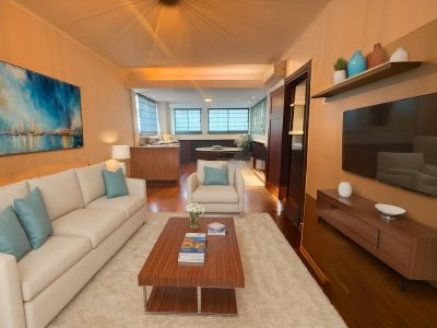  Venta de Penthouse de 1 Dormitorio y medio con Barbacoa Propia en el Centro de Montevideo sobre Av. 18 de Julio