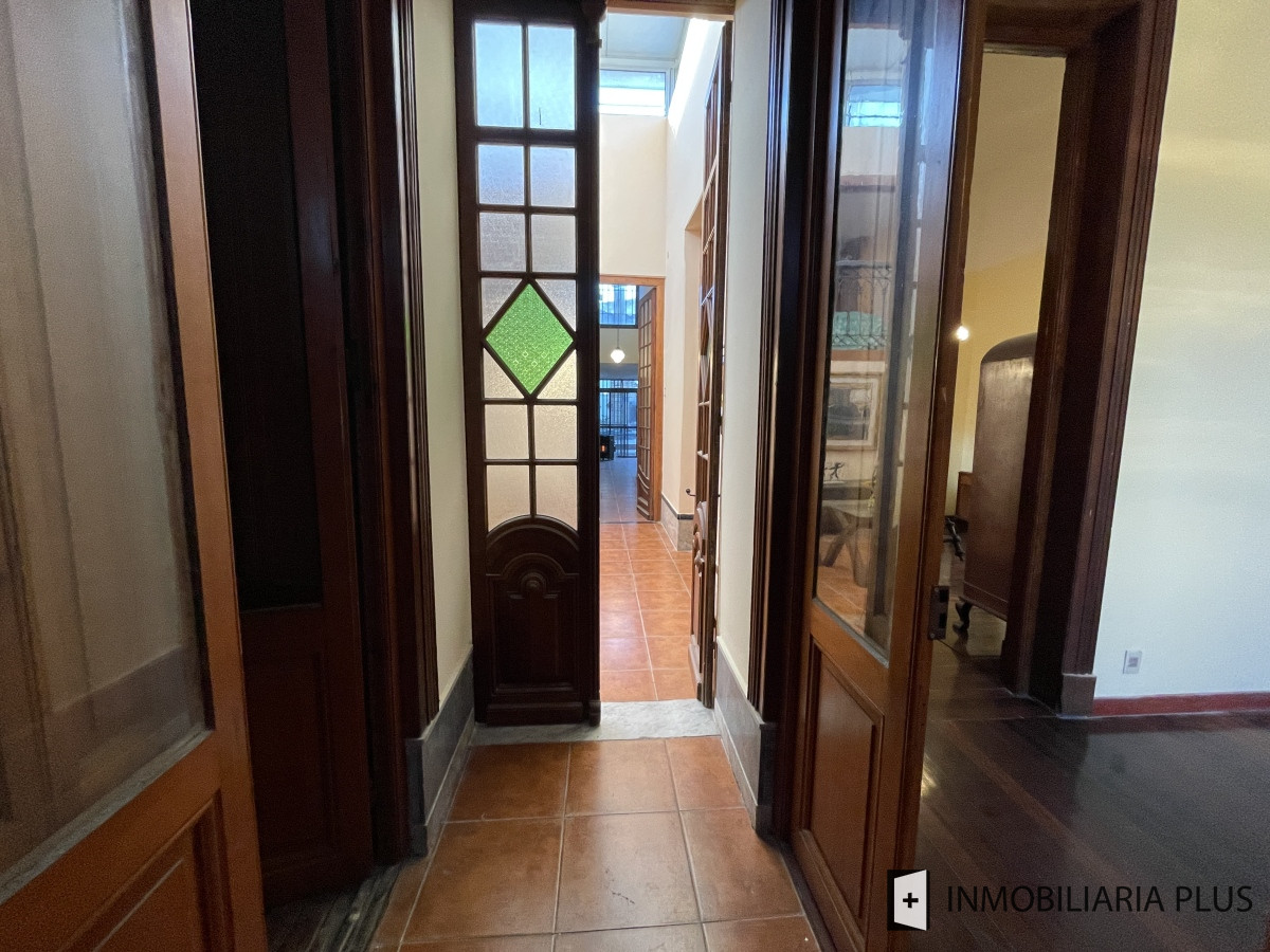 Casa ID.1275 - Casa en Venta de 200m2 con 4 Dormitorios 2 Baños Hogar, Parrillero, deposito y más en Aguada Montevideo