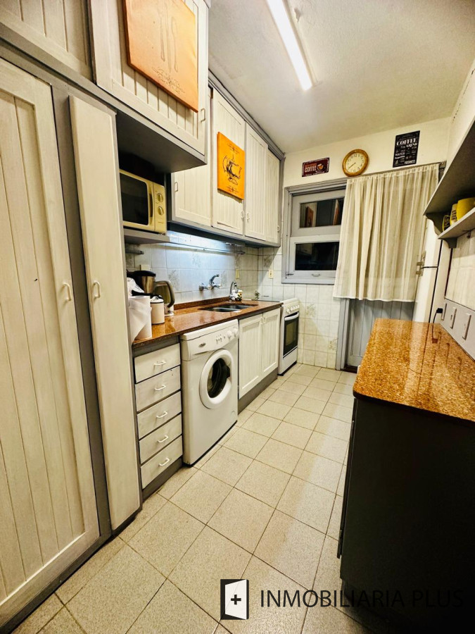 Casa ID.1384 - Alquiler de Casa con 3 Dormitorios, 2 Baños, barbacoa, garaje a pasos de playa mansa de Punta del Este 