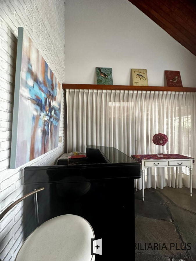 Casa ID.1384 - Alquiler de Casa con 3 Dormitorios, 2 Baños, barbacoa, garaje a pasos de playa mansa de Punta del Este 