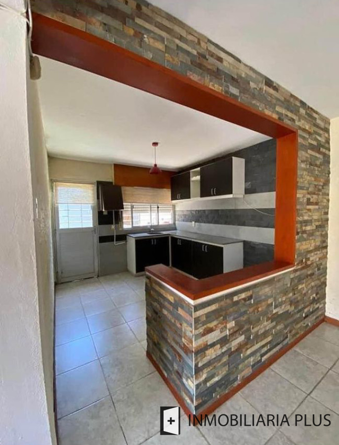 Casa ID.549 - Venta de Casa de 2 Pisos, 3 Dormitorios en el Prado con parrillero propio C956