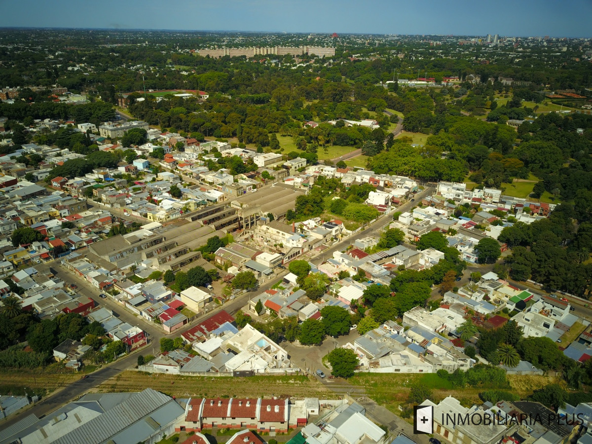 Casa ID.549 - Venta de Casa de 2 Pisos, 3 Dormitorios en el Prado con parrillero propio C956