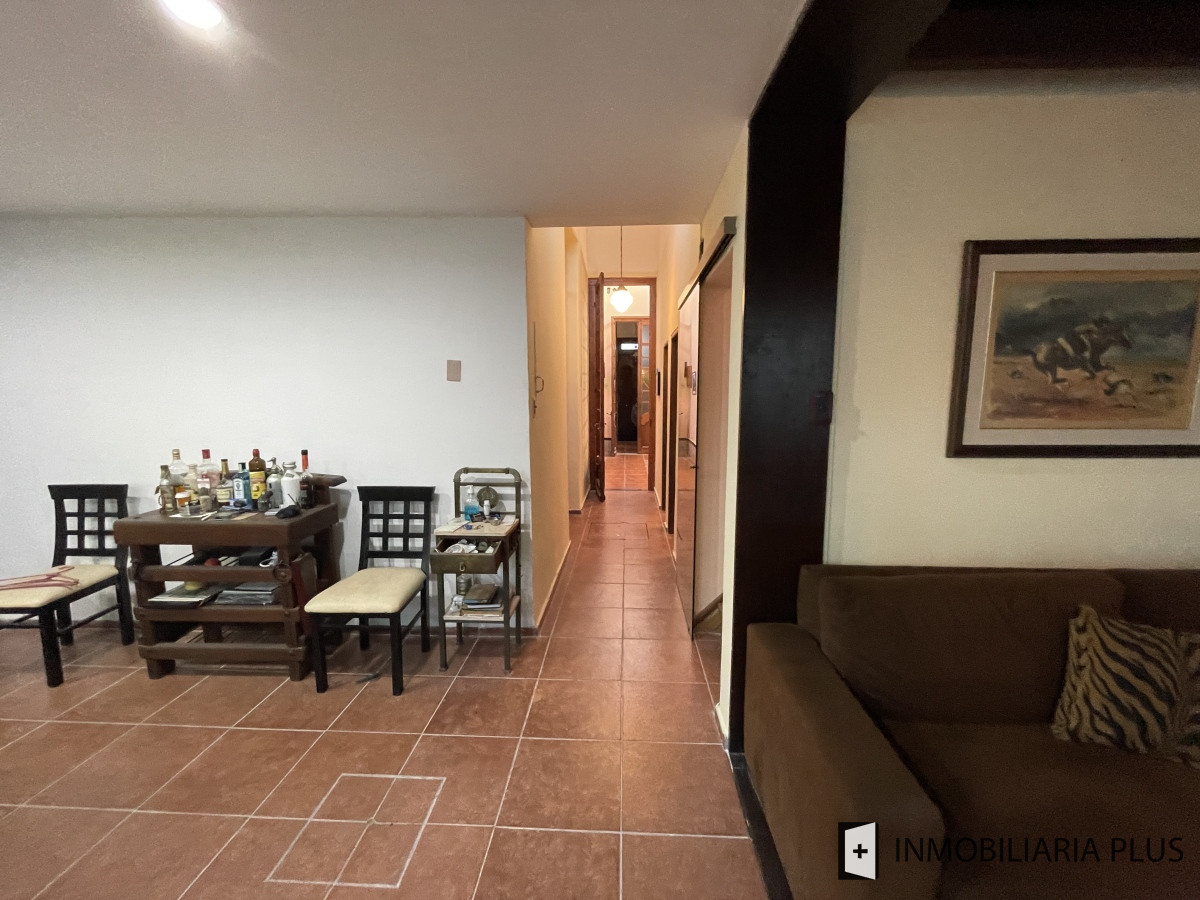 Casa ID.1275 - Casa en Venta de 200m2 con 4 Dormitorios 2 Baños Hogar, Parrillero, deposito y más en Aguada Montevideo