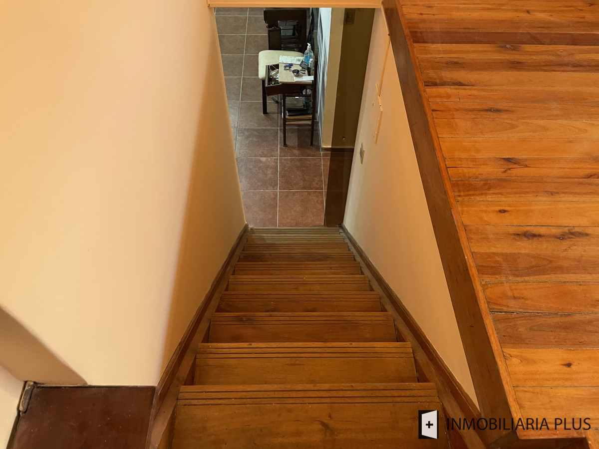 Casa ID.1275 - Casa en Venta de 200m2 con 4 Dormitorios 2 Baños Hogar, Parrillero, deposito y más en Aguada Montevideo
