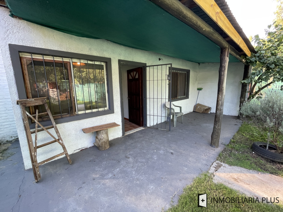 Casa ID.1151 - Alquiler de Casa de 2 Dormitorios con estufa a leña frente y fondo en Solymar sobre la interbalnearia