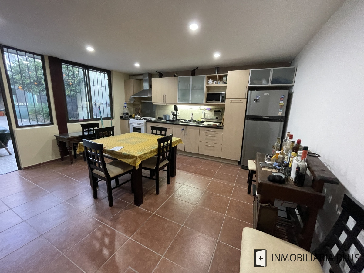 Casa ID.1275 - Casa en Venta de 200m2 con 4 Dormitorios 2 Baños Hogar, Parrillero, deposito y más en Aguada Montevideo