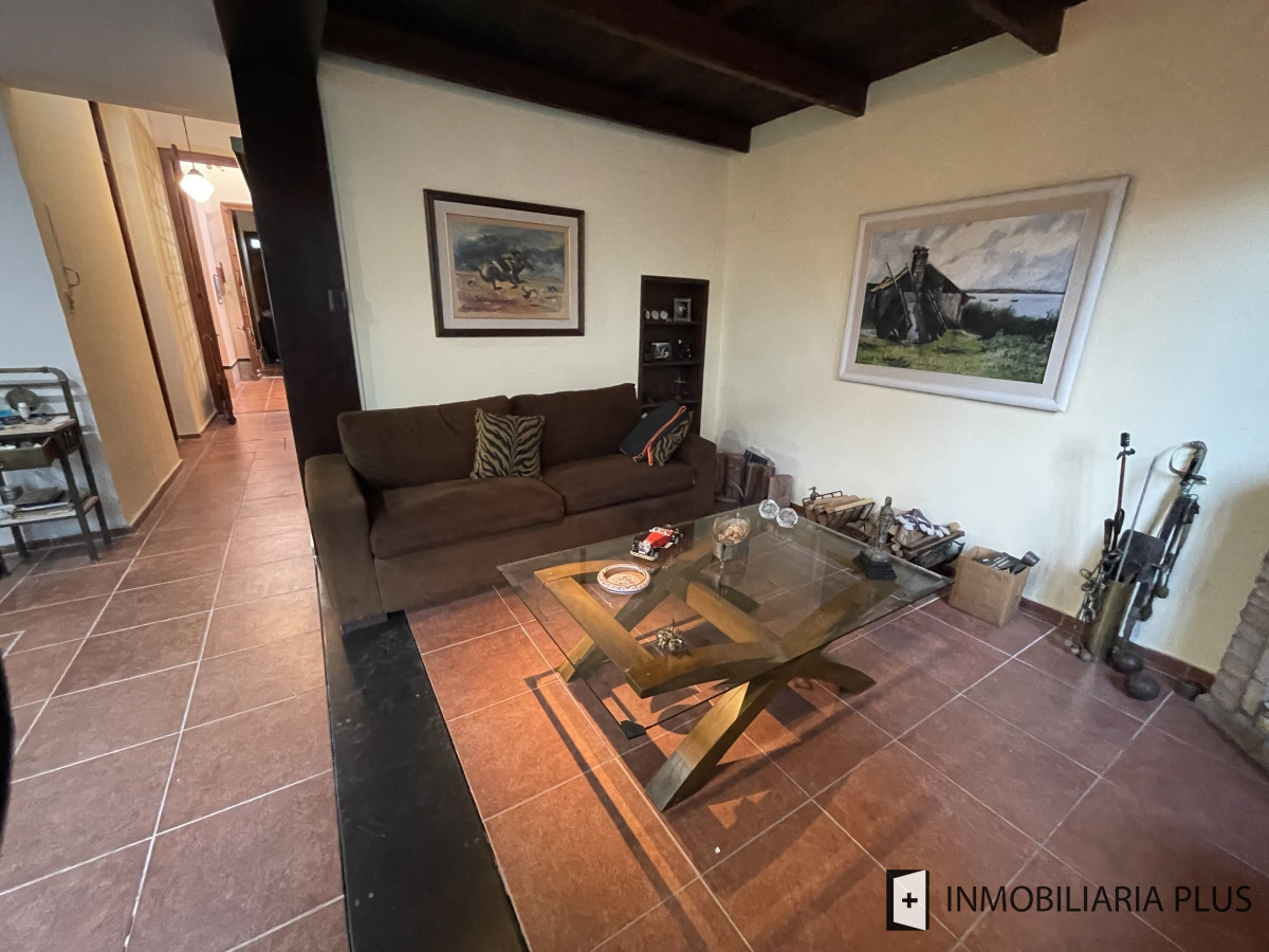 Casa ID.1275 - Casa en Venta de 200m2 con 4 Dormitorios 2 Baños Hogar, Parrillero, deposito y más en Aguada Montevideo