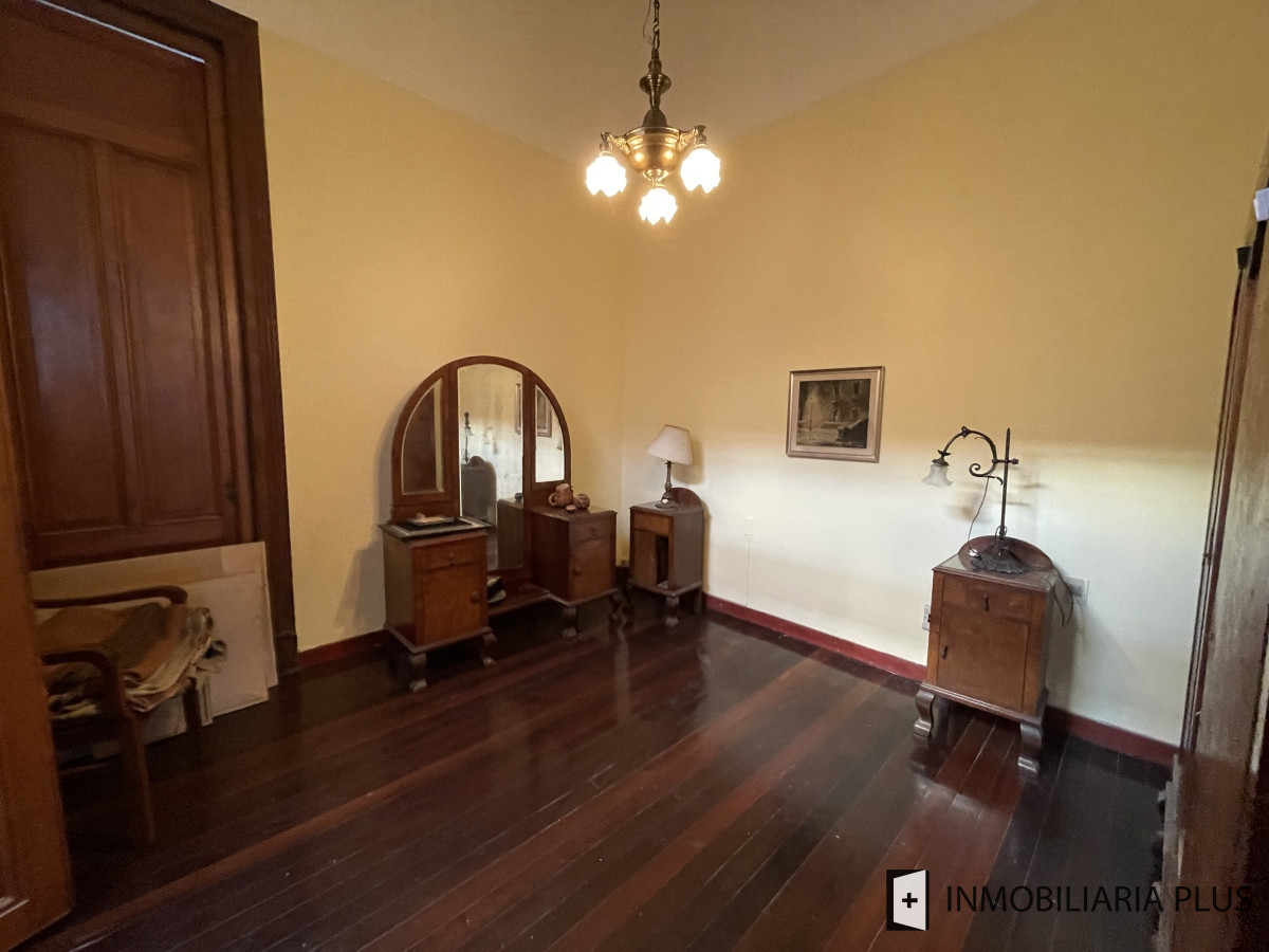 Casa ID.1275 - Casa en Venta de 200m2 con 4 Dormitorios 2 Baños Hogar, Parrillero, deposito y más en Aguada Montevideo