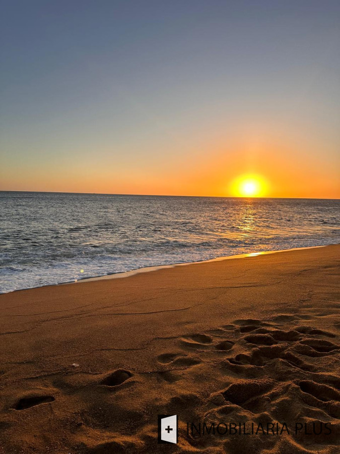 Casa ID.1384 - Alquiler de Casa con 3 Dormitorios, 2 Baños, barbacoa, garaje a pasos de playa mansa de Punta del Este 