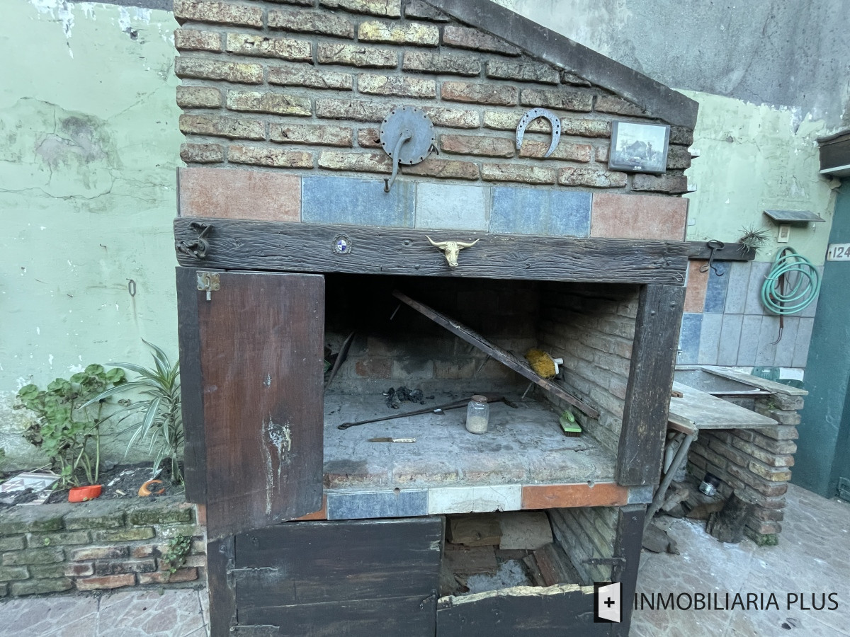 Casa ID.1275 - Casa en Venta de 200m2 con 4 Dormitorios 2 Baños Hogar, Parrillero, deposito y más en Aguada Montevideo