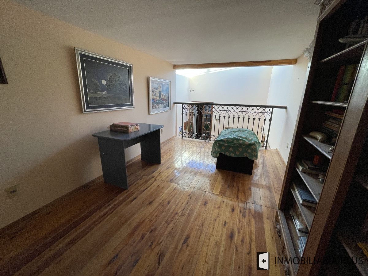 Casa ID.1275 - Casa en Venta de 200m2 con 4 Dormitorios 2 Baños Hogar, Parrillero, deposito y más en Aguada Montevideo