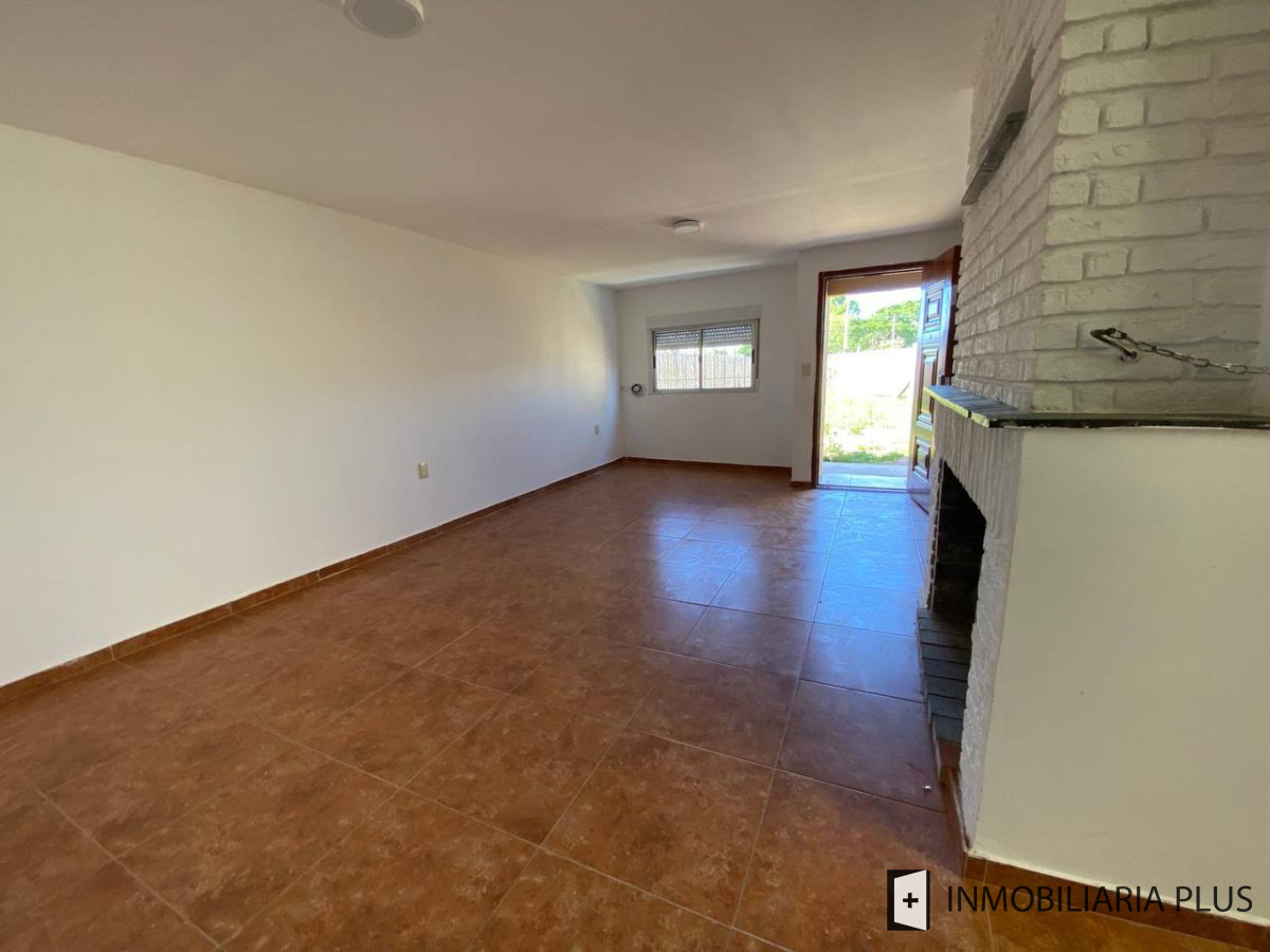 Casa ID.1508 - Alquiler de casa de 1 dormitorio con Cochera, estufa a leña y Jardín en Lomas de Solymar