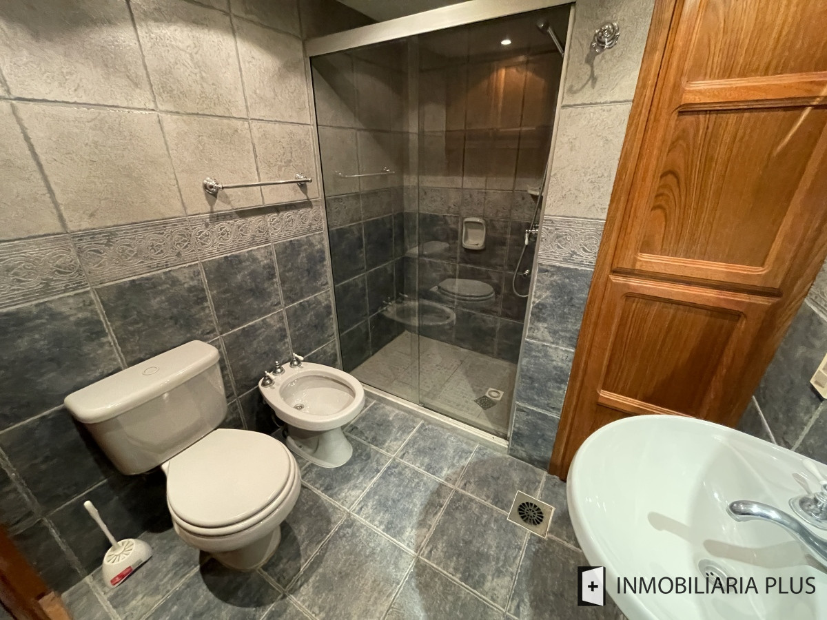 Casa ID.1275 - Casa en Venta de 200m2 con 4 Dormitorios 2 Baños Hogar, Parrillero, deposito y más en Aguada Montevideo