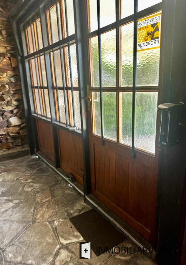 Casa ID.1384 - Alquiler de Casa con 3 Dormitorios, 2 Baños, barbacoa, garaje a pasos de playa mansa de Punta del Este 