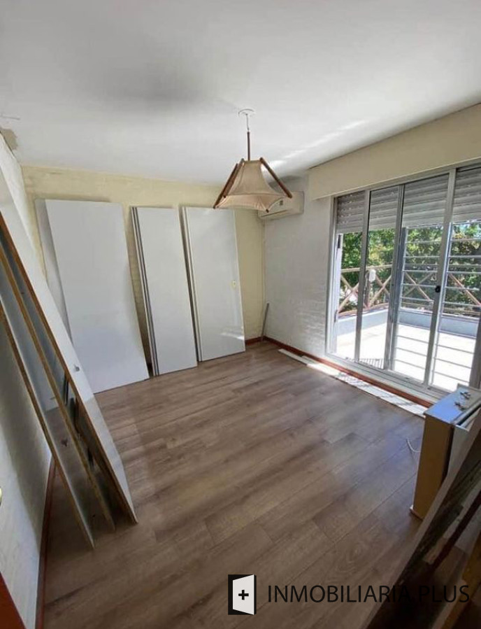 Casa ID.549 - Venta de Casa de 2 Pisos, 3 Dormitorios en el Prado con parrillero propio C956