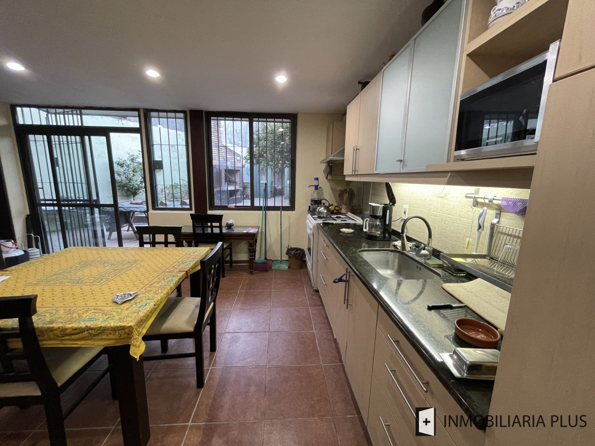 Casa ID.1275 - Casa en Venta de 200m2 con 4 Dormitorios 2 Baños Hogar, Parrillero, deposito y más en Aguada Montevideo