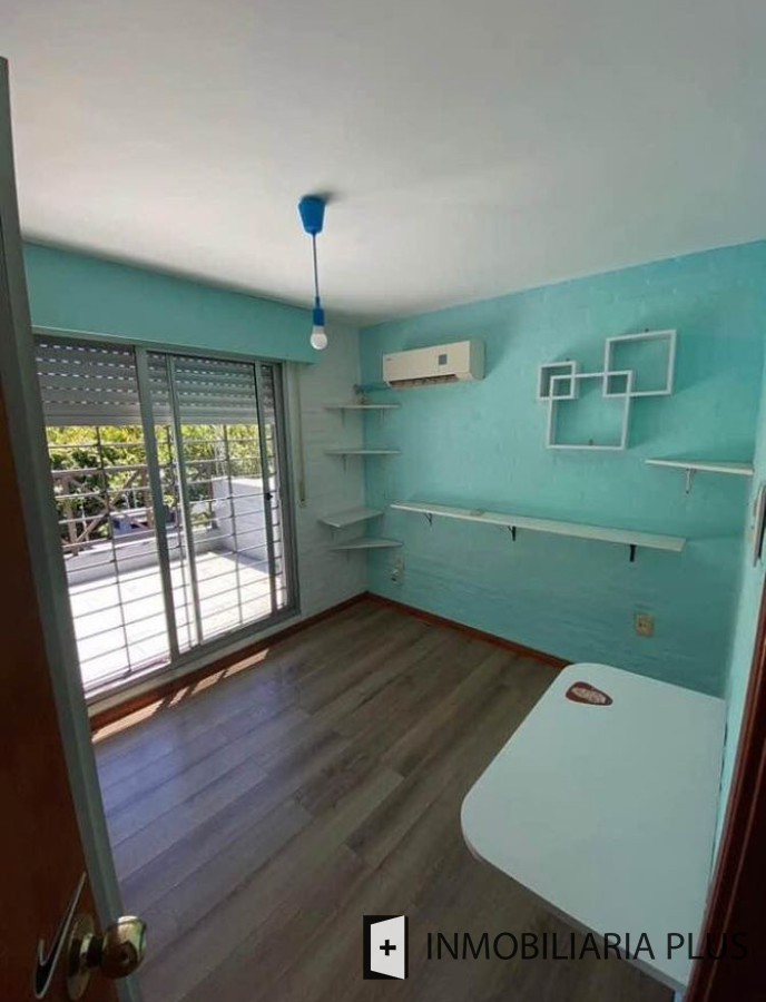 Casa ID.549 - Venta de Casa de 2 Pisos, 3 Dormitorios en el Prado con parrillero propio C956