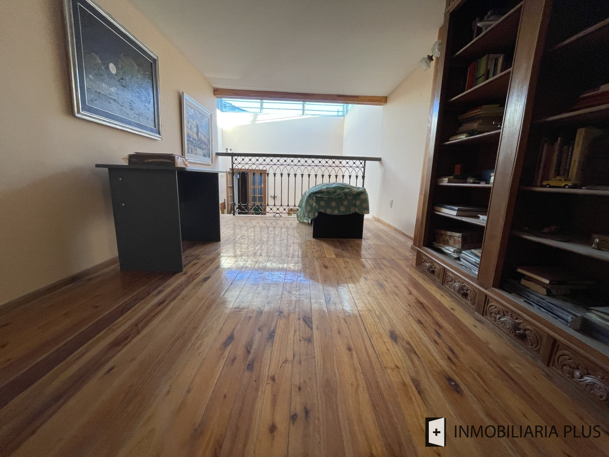 Casa ID.1275 - Casa en Venta de 200m2 con 4 Dormitorios 2 Baños Hogar, Parrillero, deposito y más en Aguada Montevideo