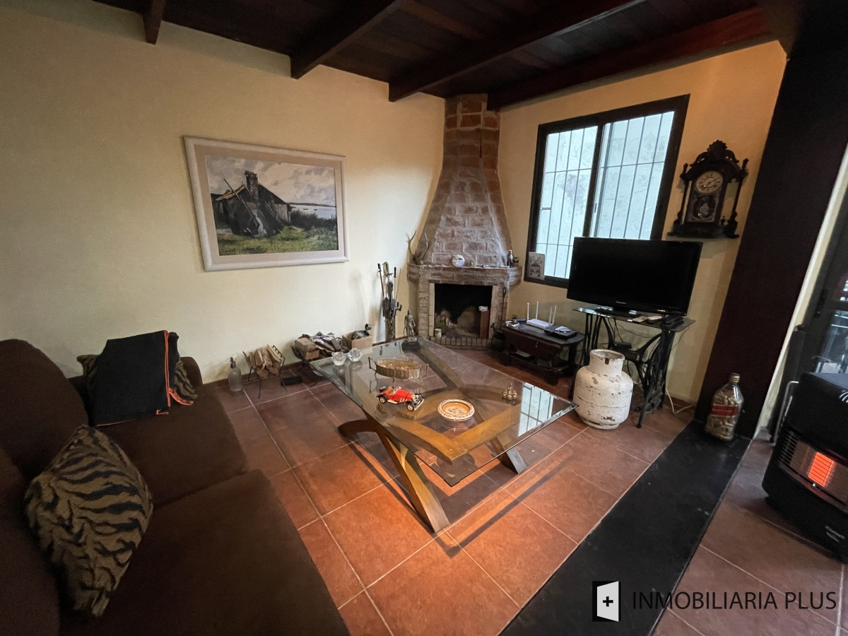 Casa ID.1275 - Casa en Venta de 200m2 con 4 Dormitorios 2 Baños Hogar, Parrillero, deposito y más en Aguada Montevideo