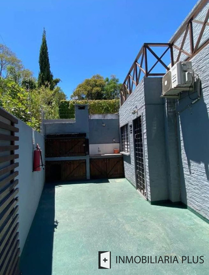Casa ID.549 - Venta de Casa de 2 Pisos, 3 Dormitorios en el Prado con parrillero propio C956