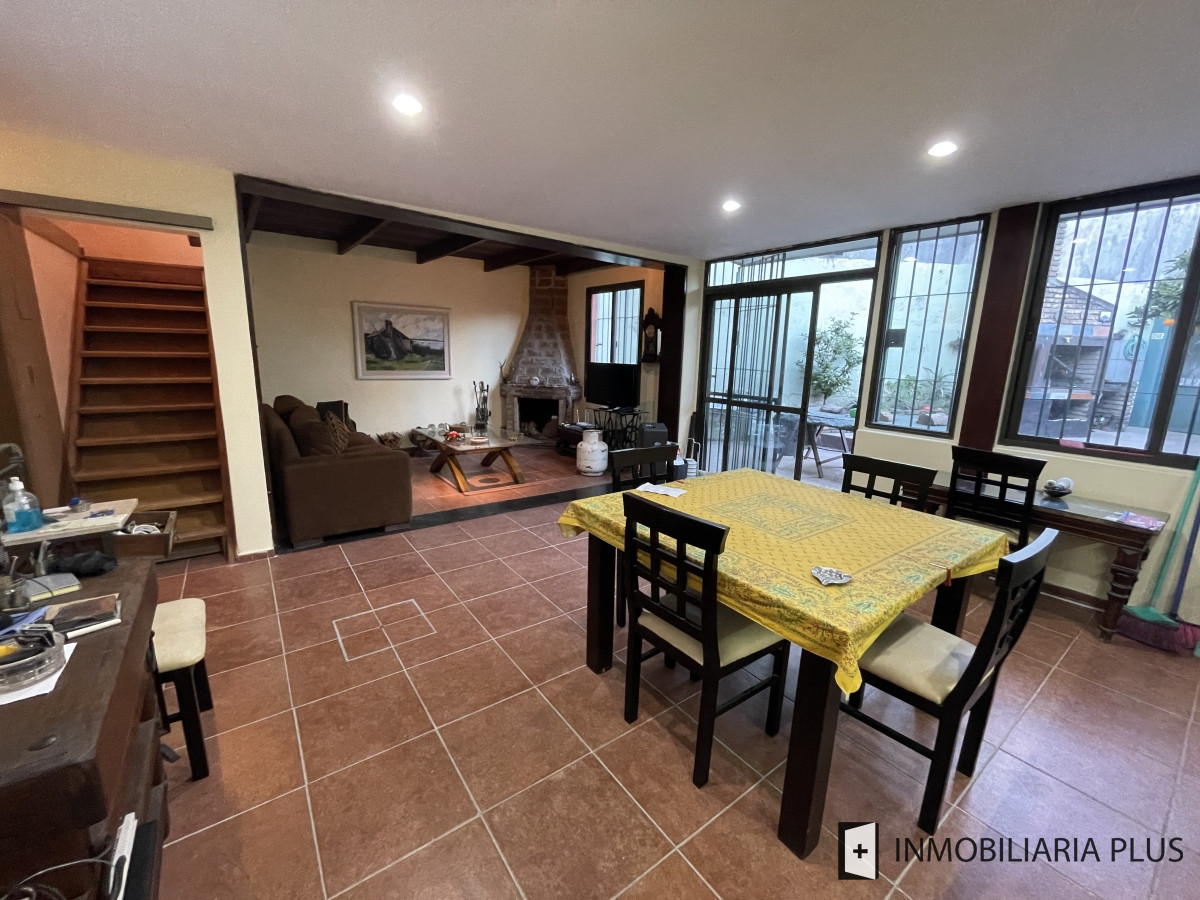 Casa ID.1275 - Casa en Venta de 200m2 con 4 Dormitorios 2 Baños Hogar, Parrillero, deposito y más en Aguada Montevideo