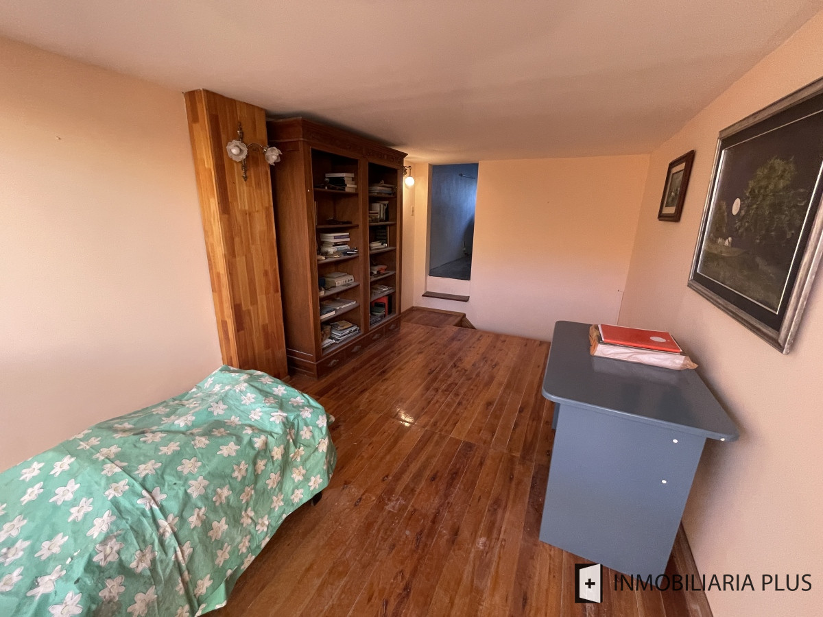 Casa ID.1275 - Casa en Venta de 200m2 con 4 Dormitorios 2 Baños Hogar, Parrillero, deposito y más en Aguada Montevideo