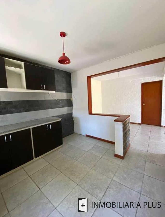 Casa ID.549 - Venta de Casa de 2 Pisos, 3 Dormitorios en el Prado con parrillero propio C956