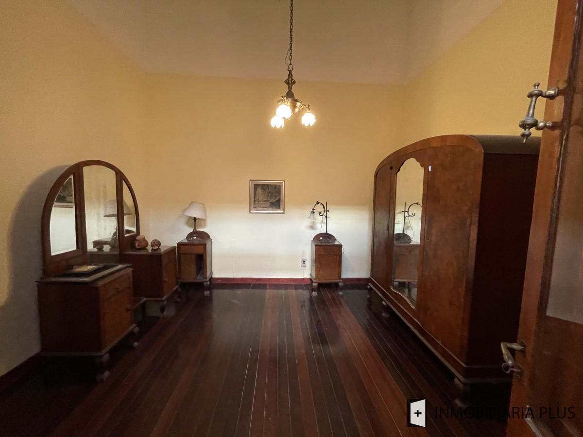 Casa ID.1275 - Casa en Venta de 200m2 con 4 Dormitorios 2 Baños Hogar, Parrillero, deposito y más en Aguada Montevideo